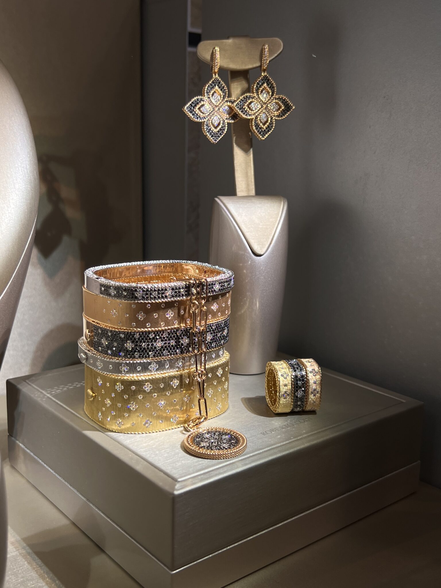 Haute Jewels Geneva 2022 Edition - Exquisite Selection by Bella Zofia