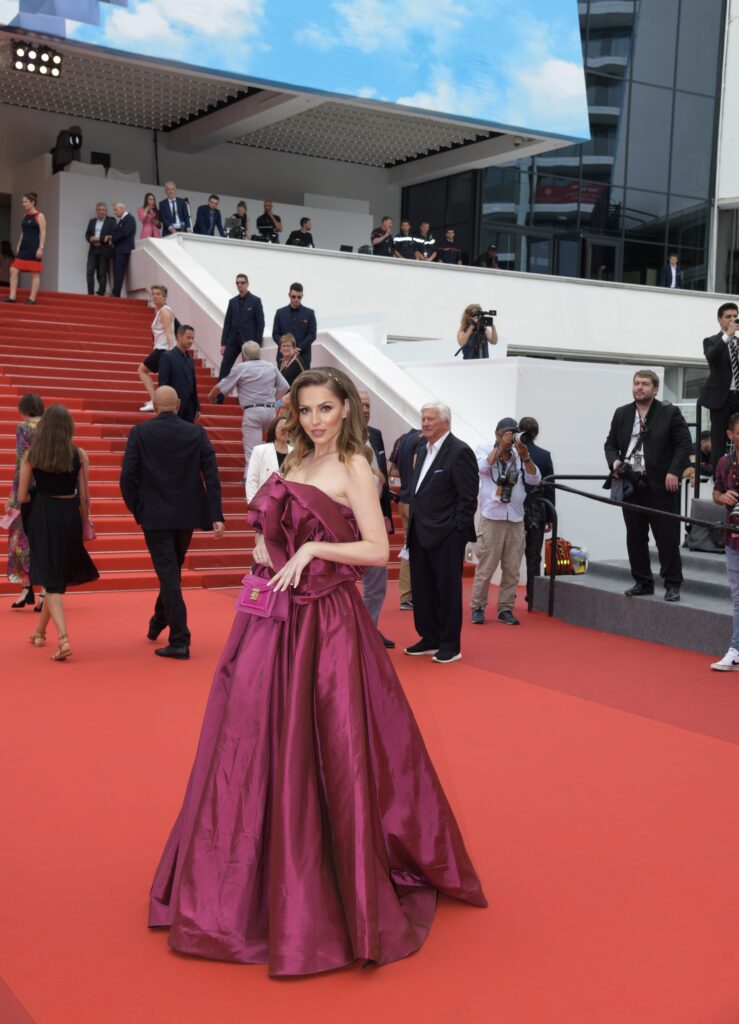 What to wear in Cannes during Cannes Film Festival? 6 must-haves to pack for the most beautiful Cannes experience. 12 What to wear in Cannes during Cannes Film Festival? 6 must-haves to pack for the most beautiful Cannes experience. 11
