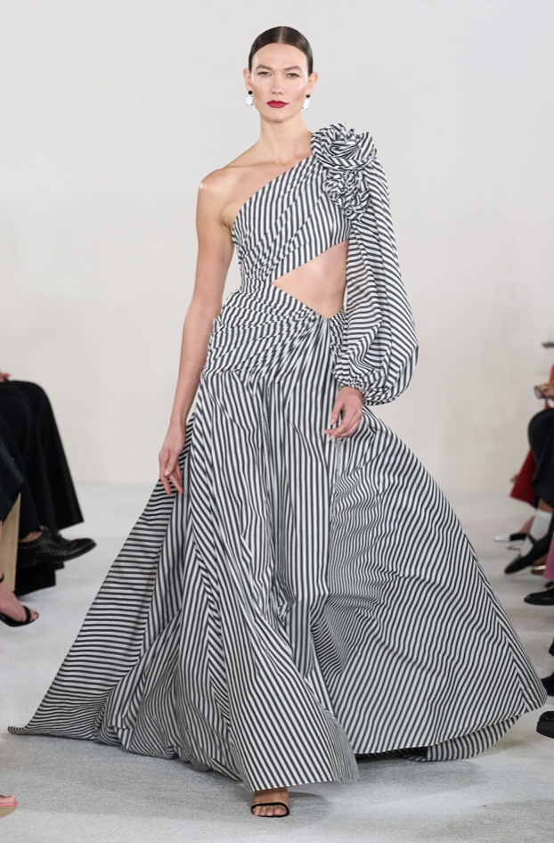 Your Spring/Summer 2023 Mast-have Fashion Items. Comfortable Ballerinas, sexy see-through designs and asymmetrical cuts. 13 Your Spring/Summer 2023 Mast-have Fashion Items. Comfortable Ballerinas, sexy see-through designs and asymmetrical cuts.