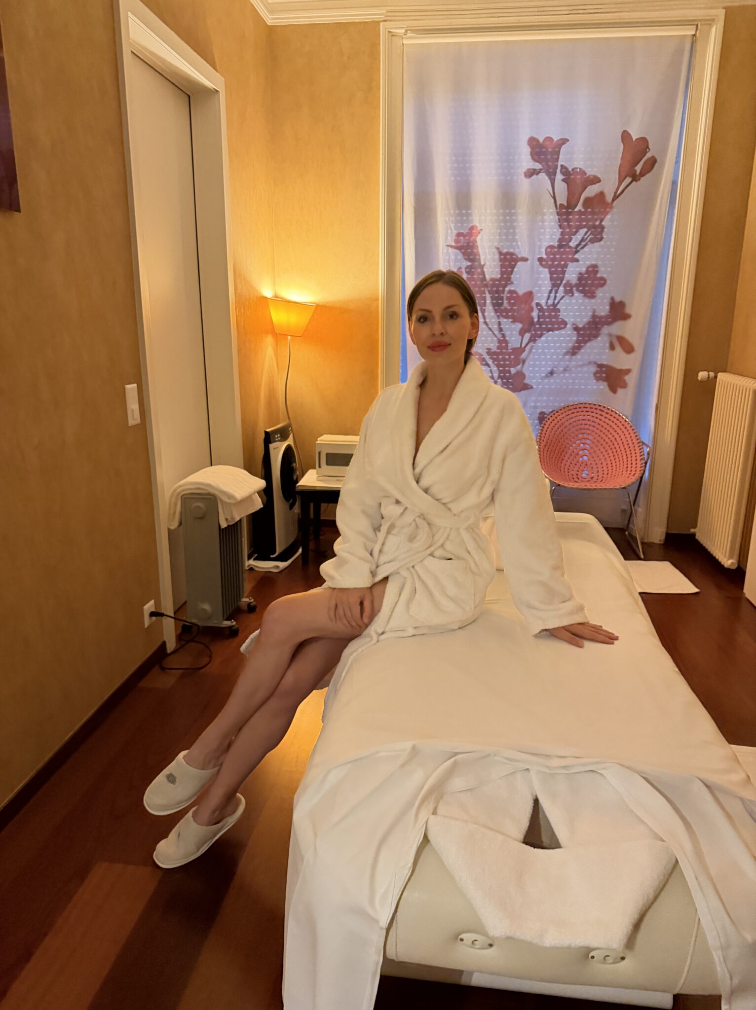 Hotel des Trois Couronnes in Vevey – A Timeless & Luxurious Palace on the Shores of Lake Geneva | Review by Swiss Influencer Bella Zofia | The #1 Hotel in Vevey. 35 Nestled on the Swiss Riviera in Vevey, Hôtel des Trois Couronnes represents a blend of heritage, luxury, and serenity. Facing the shimmering waters of Lake Geneva with the Alps towering beyond, it offers guests more than just a place to stay—it offers an experience steeped in culture, elegance, and personalised comfort. I stayed in the hotel with my husband, and I wanted to focus on a wellness stay, filled with spa time, massages and rejuvenating time by the lake. It turned out that it was the perfect location for this style getaway. A place that is tranquil, yet elegant, beautiful and with this beautiful Palace aura.