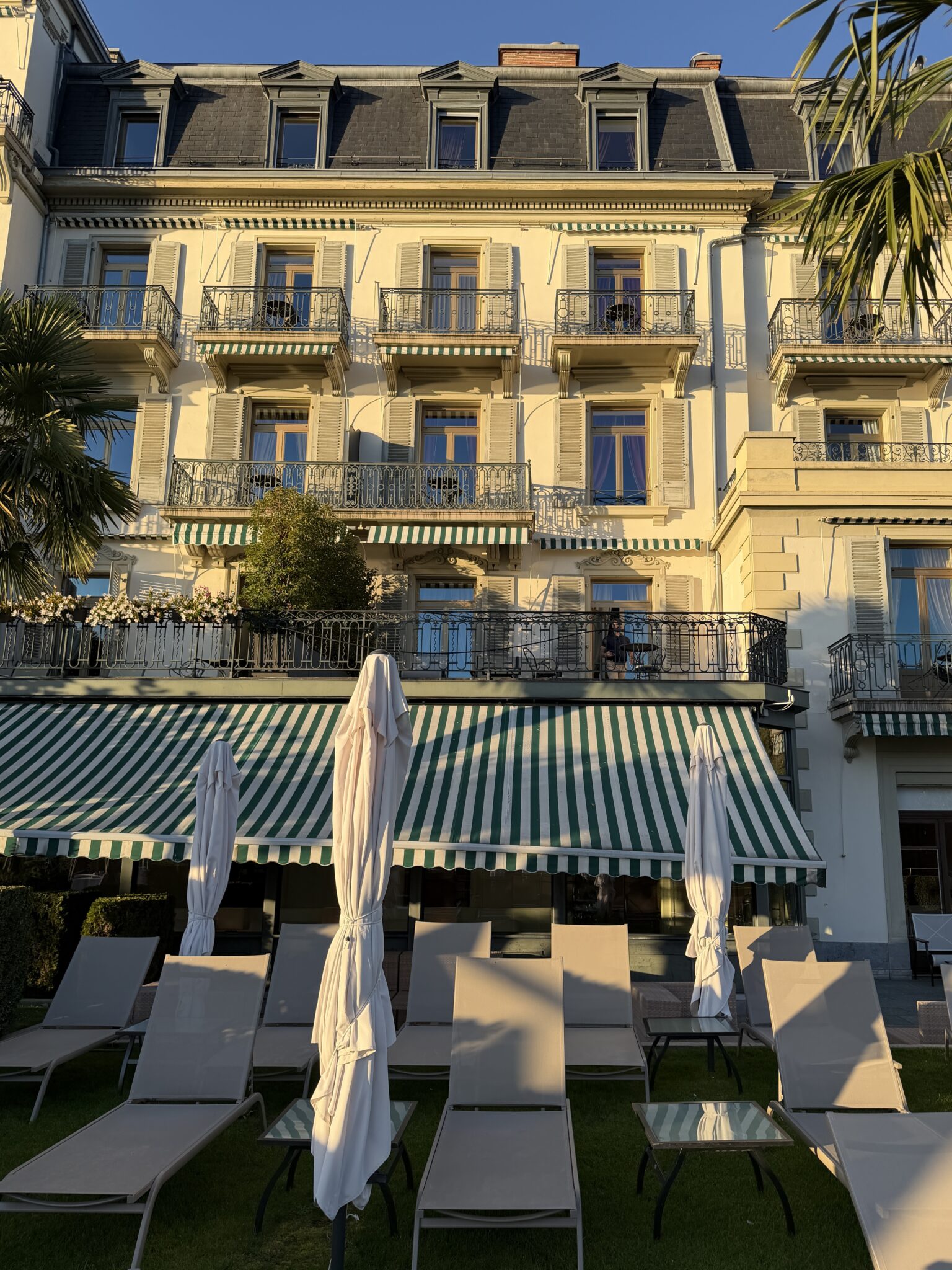 Hotel des Trois Couronnes in Vevey – A Timeless & Luxurious Palace on the Shores of Lake Geneva | Review by Swiss Influencer Bella Zofia | The #1 Hotel in Vevey. 2 Hotel des Trois Couronnes in Vevey. A Timeless Palace on the Shores of Lake Geneva. Review by Swiss Influencer Bella Zofia. Number 1 hotel in Vevey.