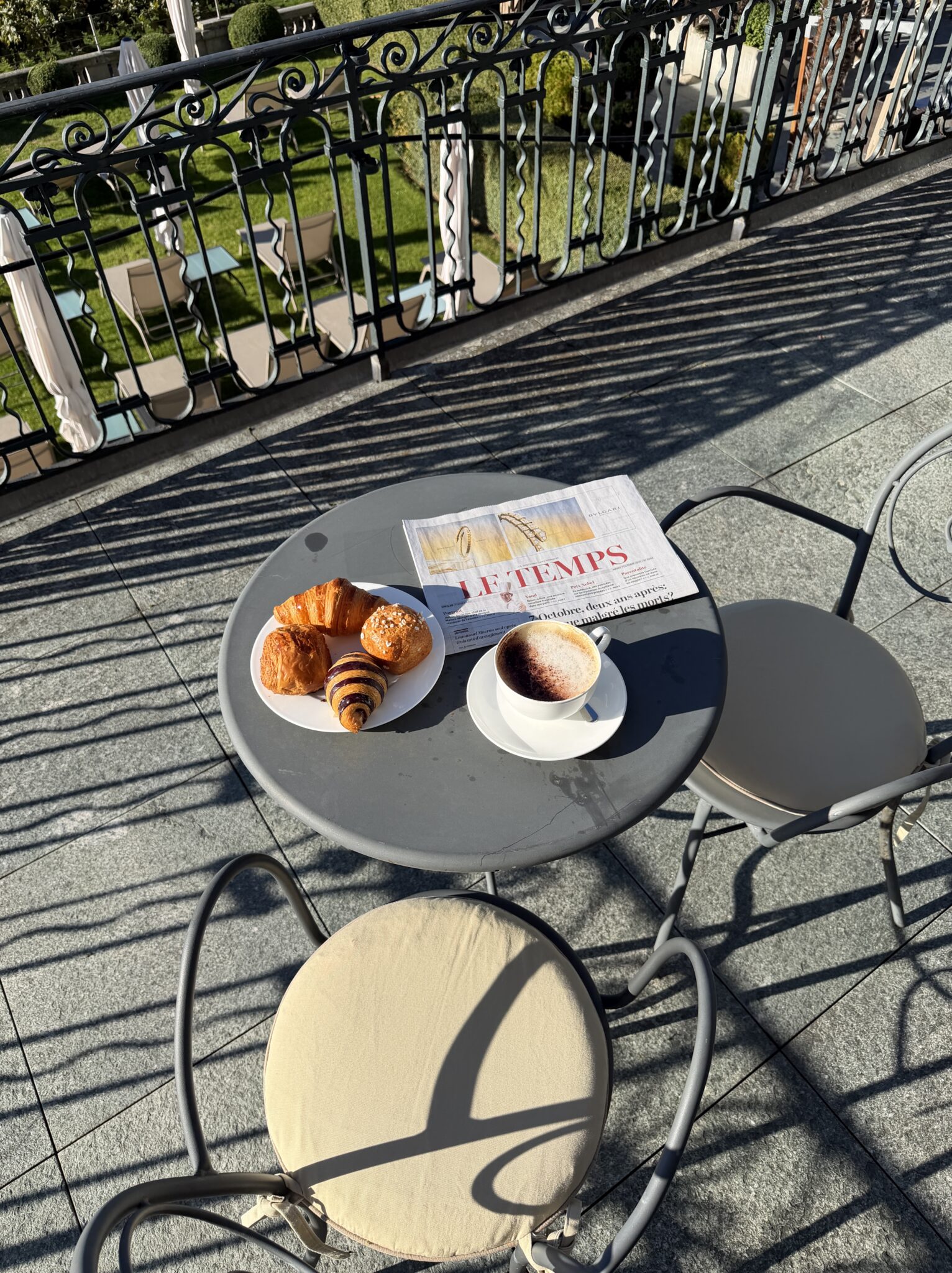 Hotel des Trois Couronnes in Vevey – A Timeless & Luxurious Palace on the Shores of Lake Geneva | Review by Swiss Influencer Bella Zofia | The #1 Hotel in Vevey. 30 Nestled on the Swiss Riviera in Vevey, Hôtel des Trois Couronnes represents a blend of heritage, luxury, and serenity. Facing the shimmering waters of Lake Geneva with the Alps towering beyond, it offers guests more than just a place to stay—it offers an experience steeped in culture, elegance, and personalised comfort. I stayed in the hotel with my husband, and I wanted to focus on a wellness stay, filled with spa time, massages and rejuvenating time by the lake. It turned out that it was the perfect location for this style getaway. A place that is tranquil, yet elegant, beautiful and with this beautiful Palace aura.