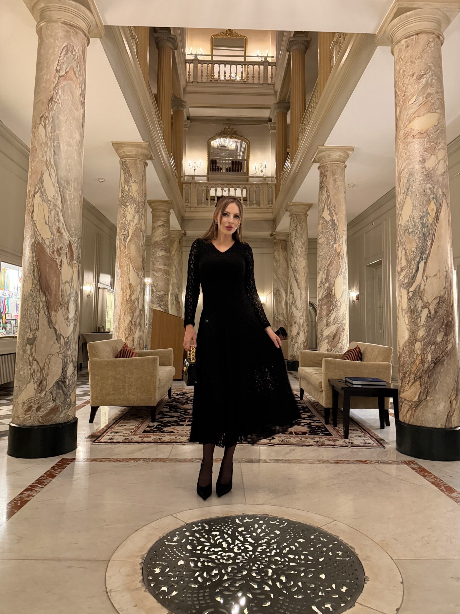 Hotel des Trois Couronnes in Vevey – A Timeless & Luxurious Palace on the Shores of Lake Geneva | Review by Swiss Influencer Bella Zofia | The #1 Hotel in Vevey. 3 Nestled on the Swiss Riviera in Vevey, Hôtel des Trois Couronnes represents a blend of heritage, luxury, and serenity. Facing the shimmering waters of Lake Geneva with the Alps towering beyond, it offers guests more than just a place to stay—it offers an experience steeped in culture, elegance, and personalised comfort. I stayed in the hotel with my husband, and I wanted to focus on a wellness stay, filled with spa time, massages and rejuvenating time by the lake. It turned out that it was the perfect location for this style getaway. A place that is tranquil, yet elegant, beautiful and with this beautiful Palace aura.