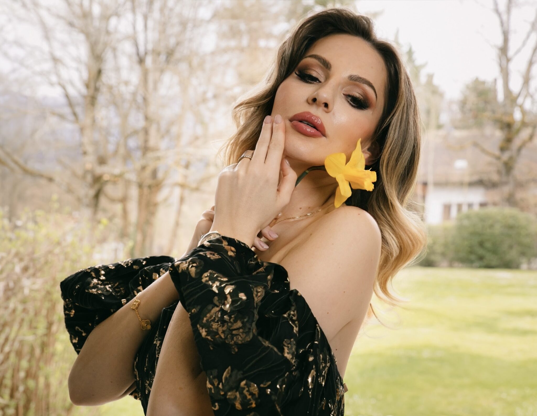 From Garden to Table: 10 Elegant Family Photoshoot Ideas You’ll Want to Copy in 2026. Bella Zofia's family album. 10 From Garden to Table: 10 Elegant Family Photoshoot Ideas You’ll Want to Copy in 2026. Bella Zofia's family album.