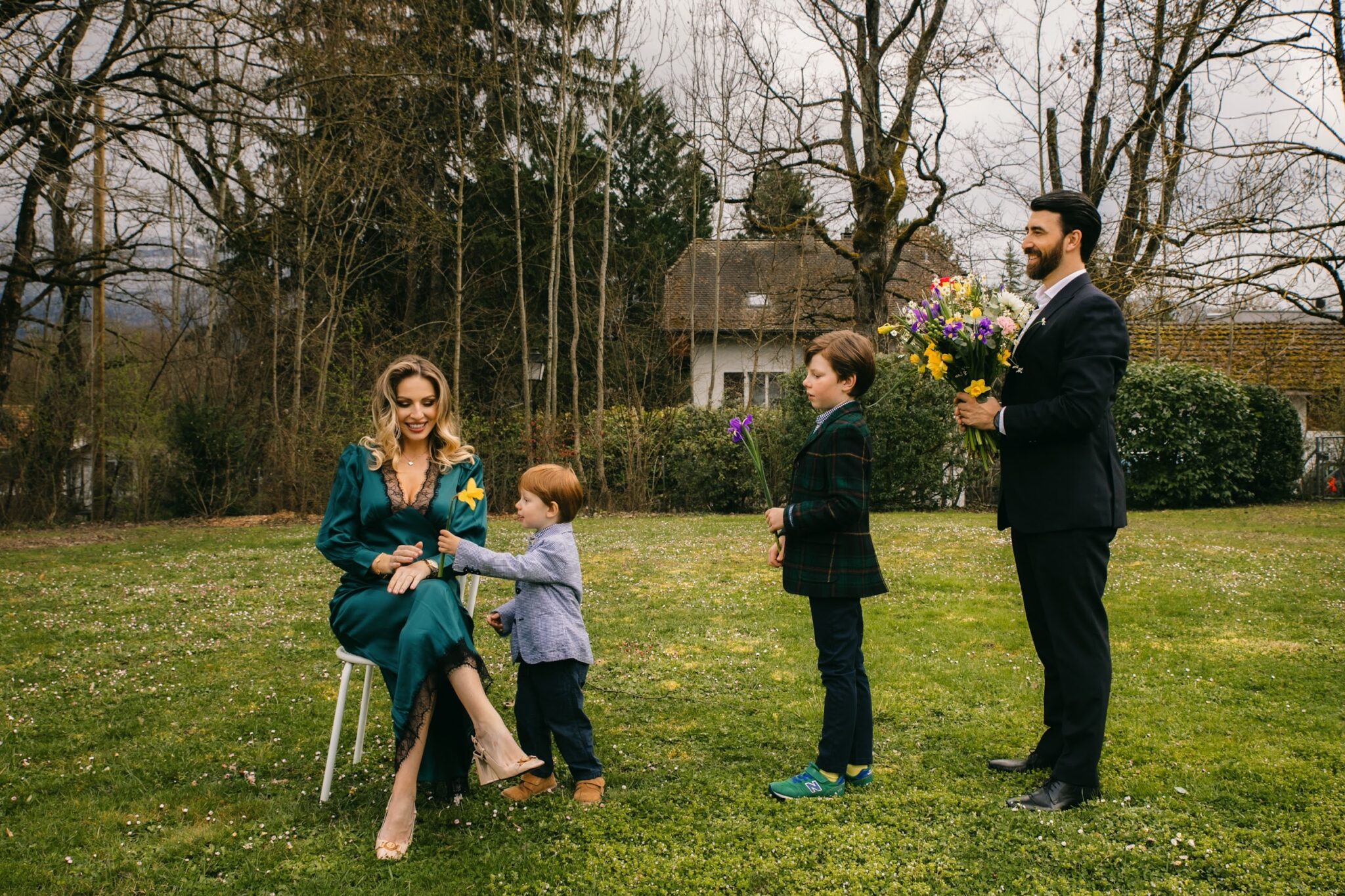 From Garden to Table: 10 Elegant Family Photoshoot Ideas You’ll Want to Copy in 2026. Bella Zofia's family album. 2 From Garden to Table: 10 Elegant Family Photoshoot Ideas You’ll Want to Copy in 2026. Bella Zofia's family album.
