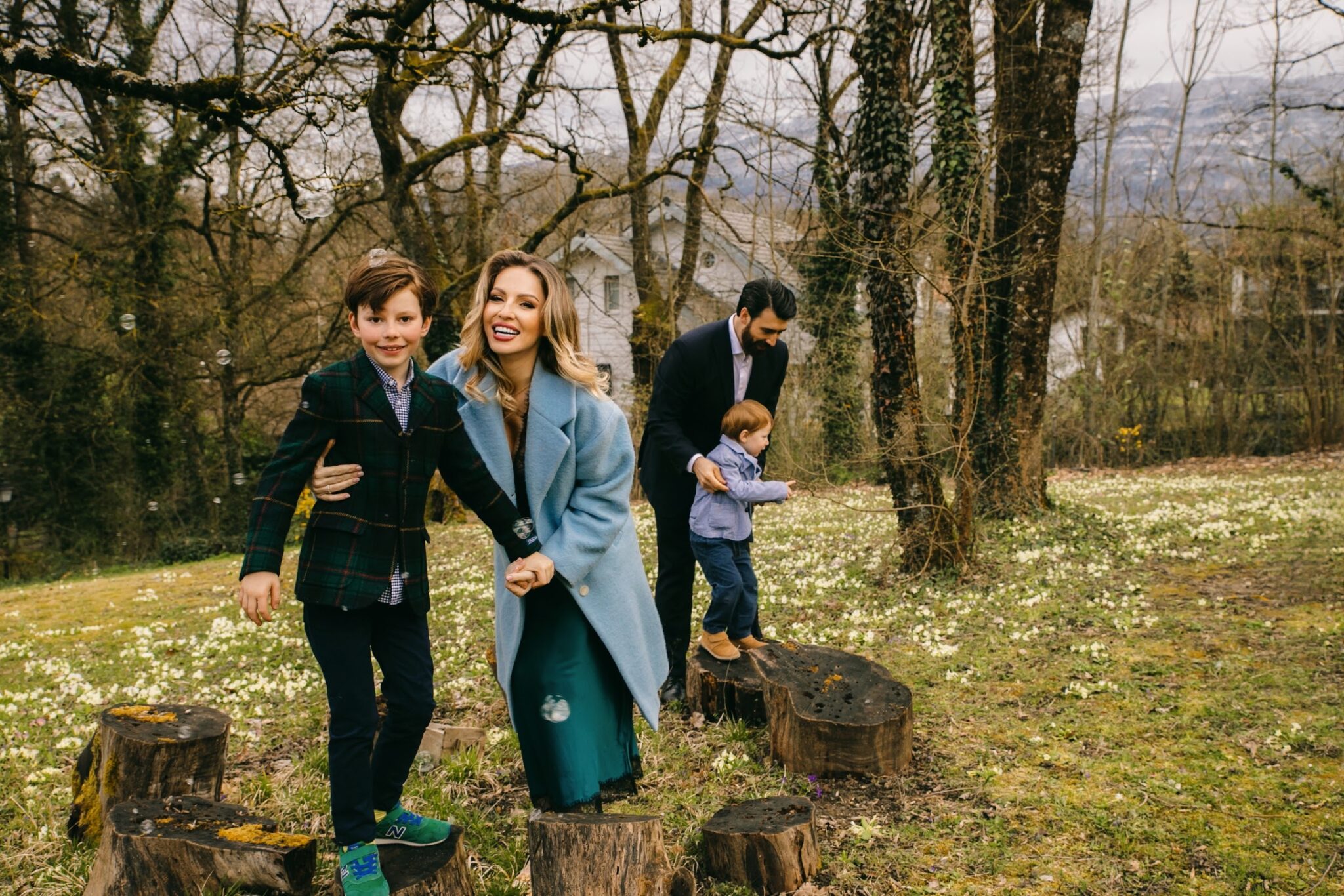 From Garden to Table: 10 Elegant Family Photoshoot Ideas You’ll Want to Copy in 2026. Bella Zofia's family album. 12 From Garden to Table: 10 Elegant Family Photoshoot Ideas You’ll Want to Copy in 2026. Bella Zofia's family album.