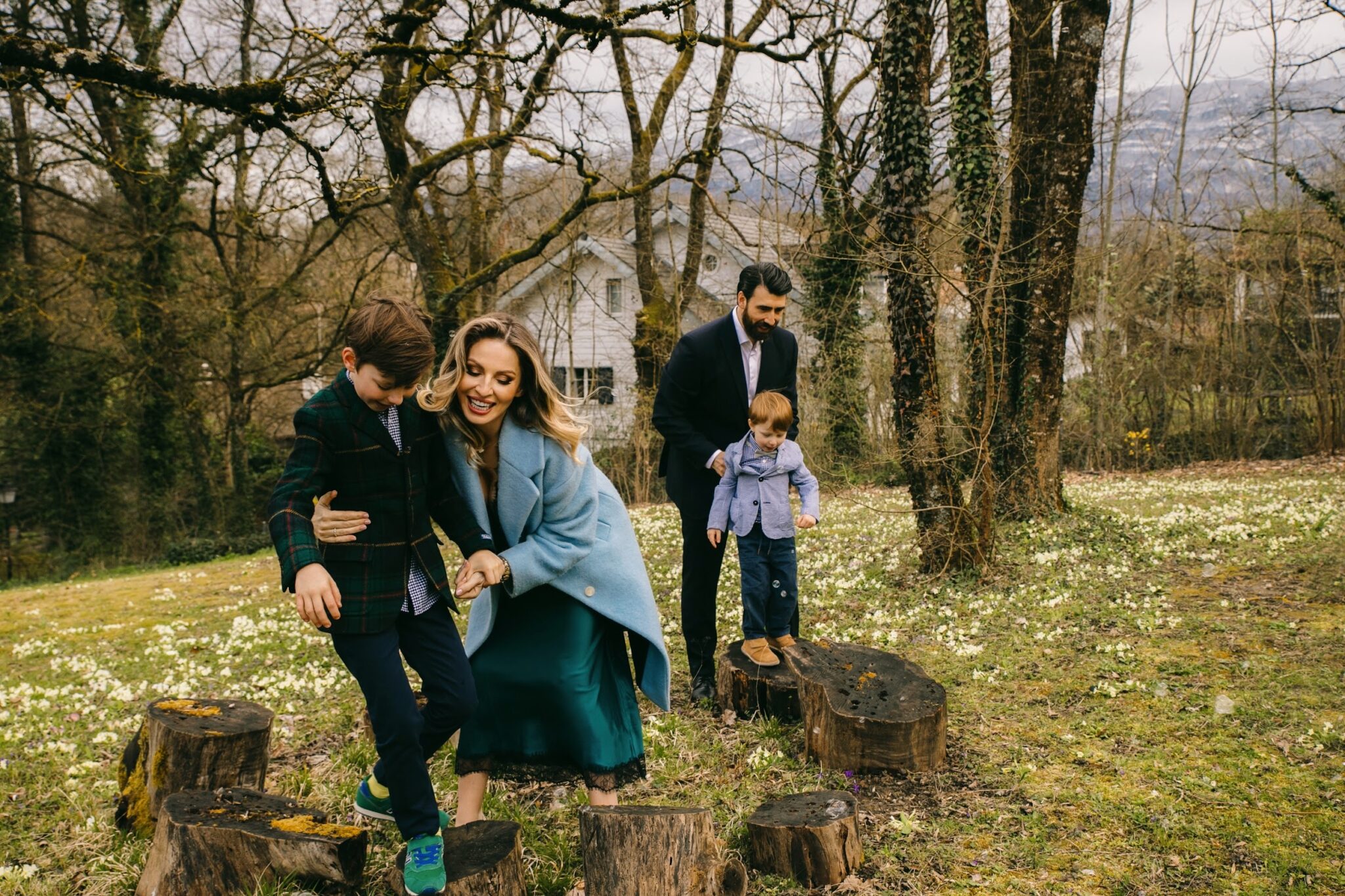 From Garden to Table: 10 Elegant Family Photoshoot Ideas You’ll Want to Copy in 2026. Bella Zofia's family album. 11 From Garden to Table: 10 Elegant Family Photoshoot Ideas You’ll Want to Copy in 2026. Bella Zofia's family album.