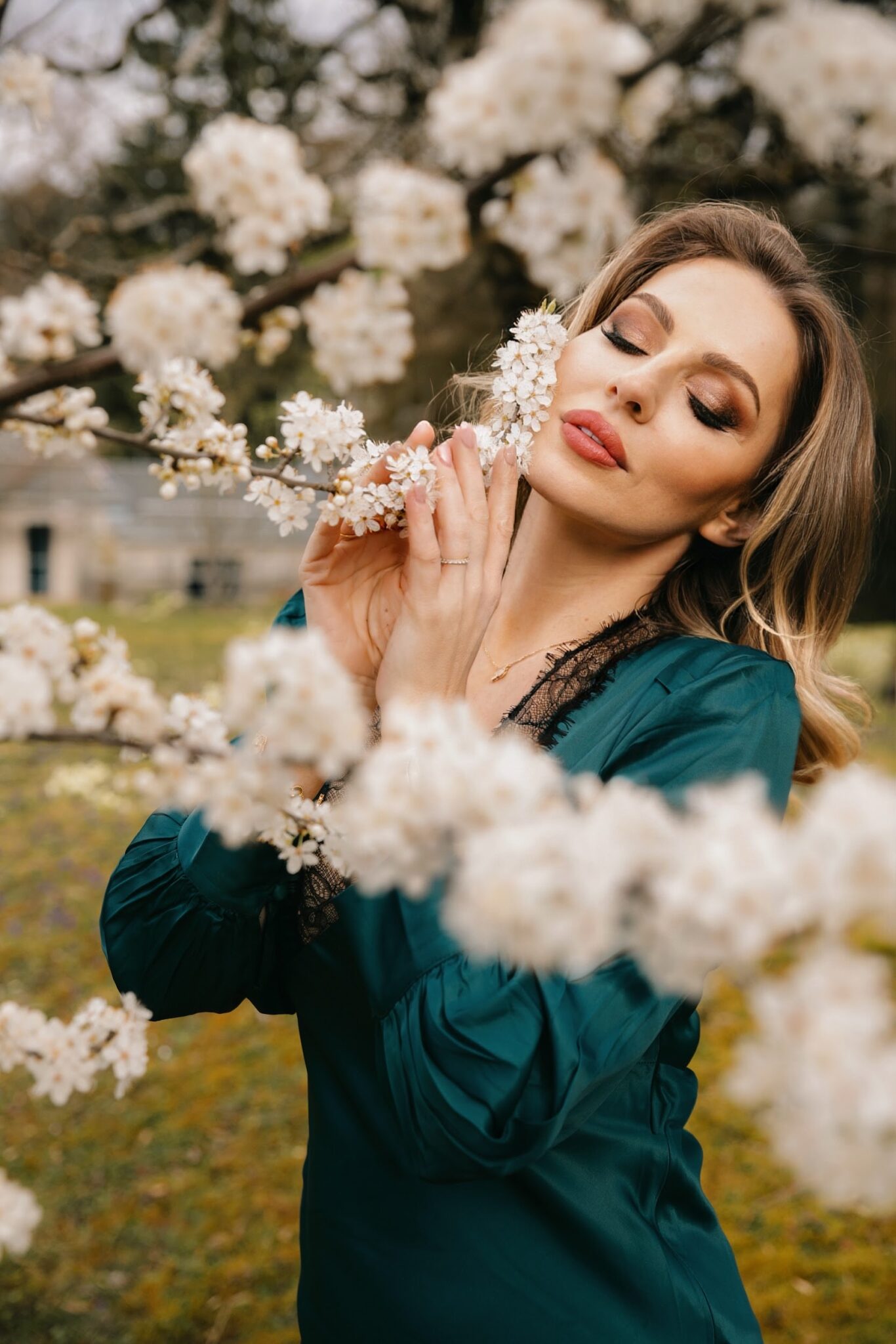 From Garden to Table: 10 Elegant Family Photoshoot Ideas You’ll Want to Copy in 2026. Bella Zofia's family album. 13 From Garden to Table: 10 Elegant Family Photoshoot Ideas You’ll Want to Copy in 2026. Bella Zofia's family album.