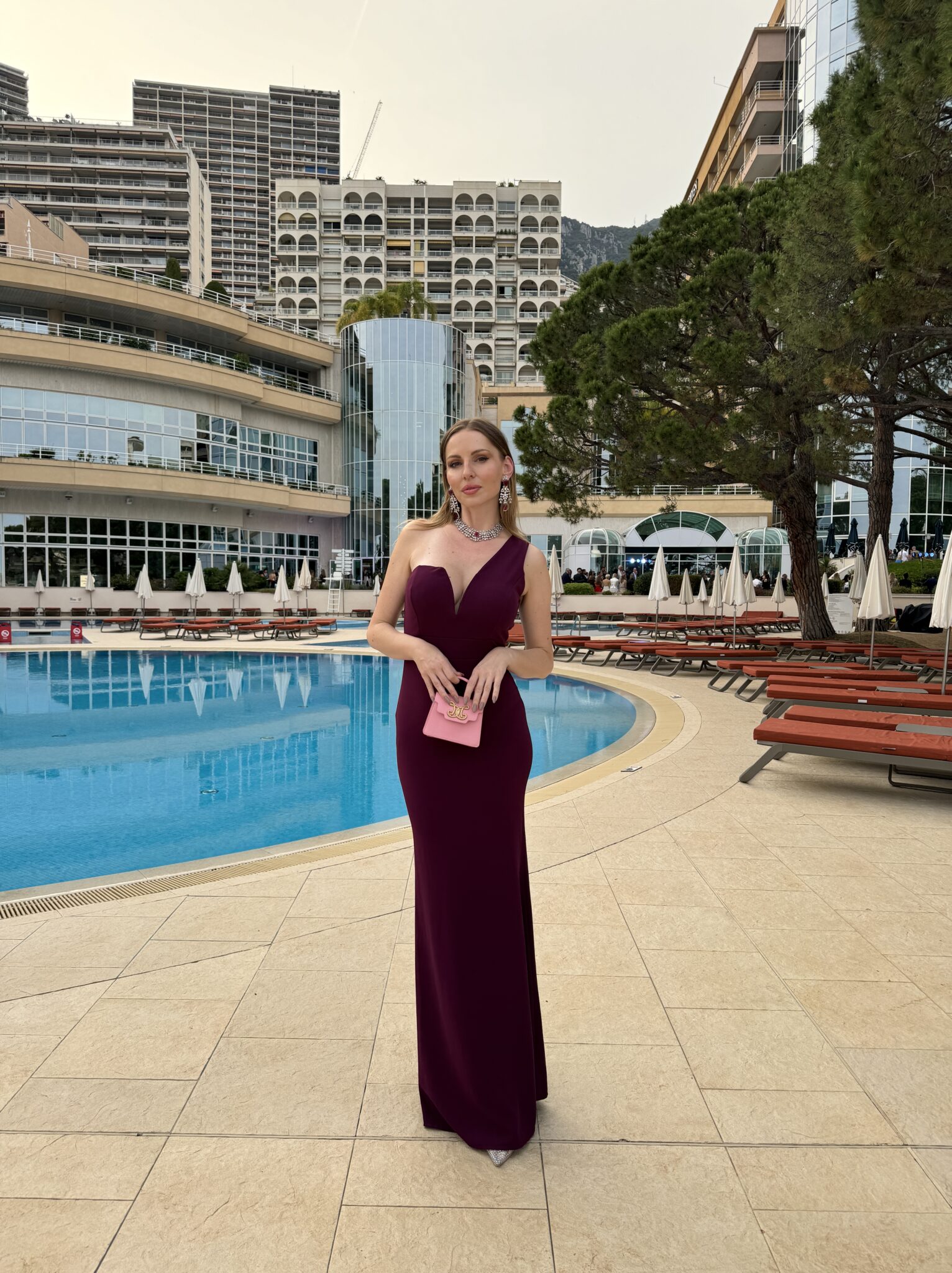 7 Effortless Luxury Looks to Wear in Monte-Carlo. Monaco Diaries during Rolex Monte-Carlo Masters. 19 7 Effortless Luxury Looks to Wear in Monte-Carlo. Monaco Diaries during Rolex Monte-Carlo Masters.