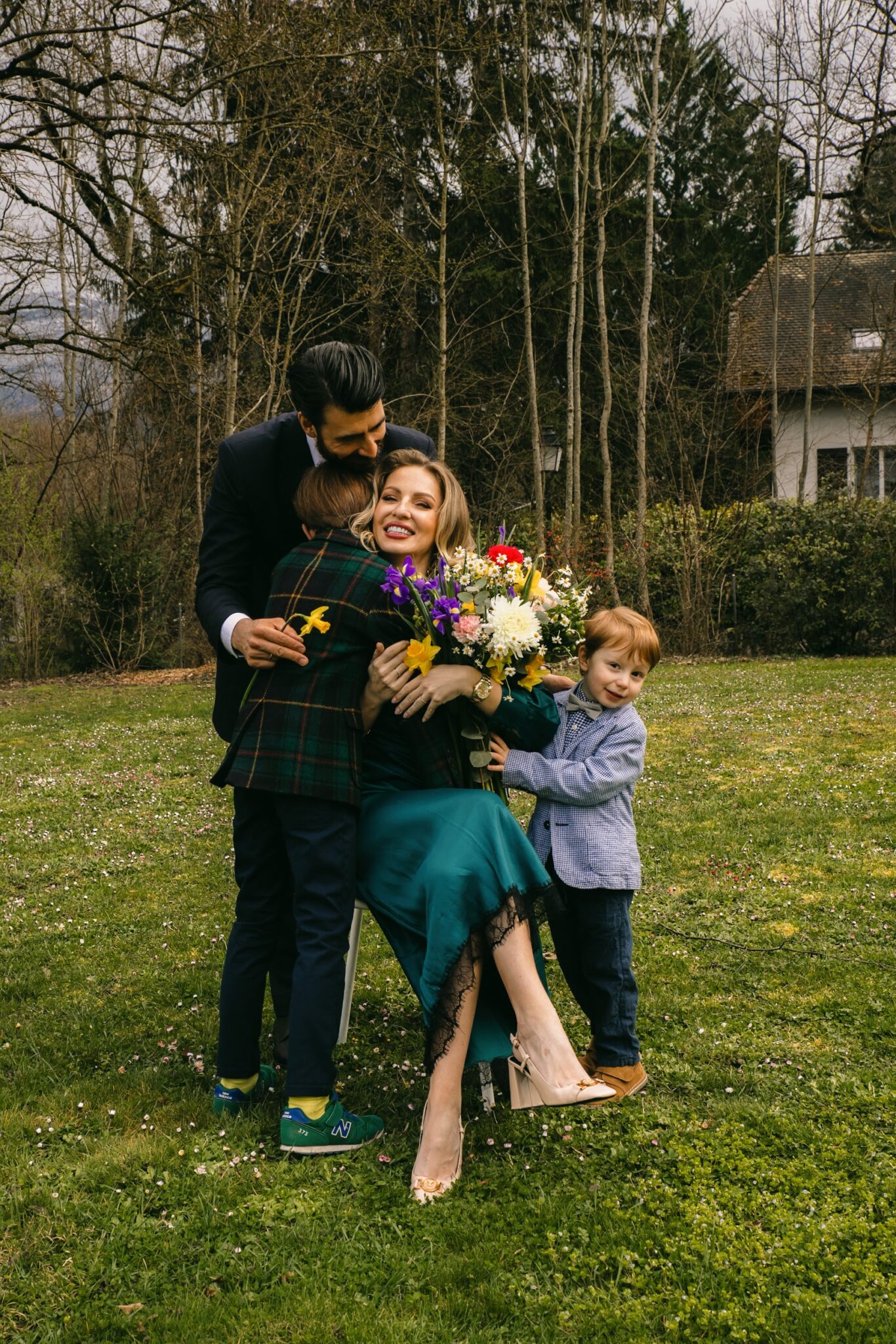 From Garden to Table: 10 Elegant Family Photoshoot Ideas You’ll Want to Copy in 2026. Bella Zofia's family album. 20 From Garden to Table: 10 Elegant Family Photoshoot Ideas You’ll Want to Copy in 2026. Bella Zofia's family album.