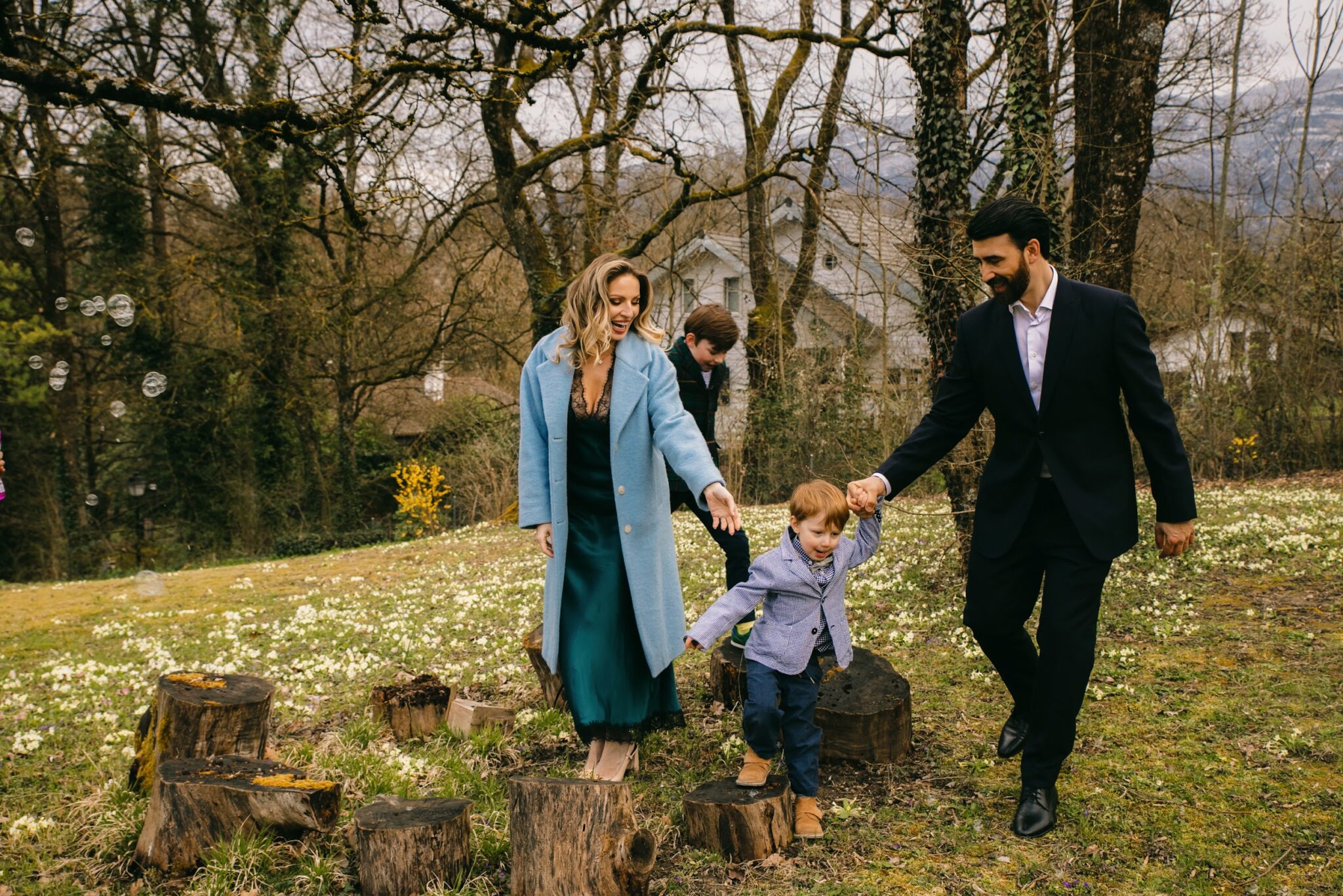 From Garden to Table: 10 Elegant Family Photoshoot Ideas You’ll Want to Copy in 2026. Bella Zofia's family album. 19 From Garden to Table: 10 Elegant Family Photoshoot Ideas You’ll Want to Copy in 2026. Bella Zofia's family album.