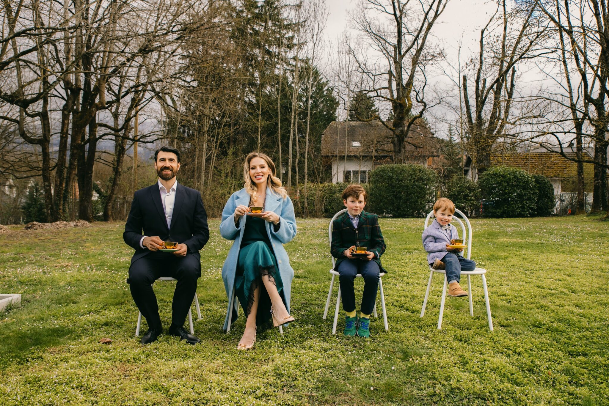 From Garden to Table: 10 Elegant Family Photoshoot Ideas You’ll Want to Copy in 2026. Bella Zofia's family album. 24 From Garden to Table: 10 Elegant Family Photoshoot Ideas You’ll Want to Copy in 2026. Bella Zofia's family album.